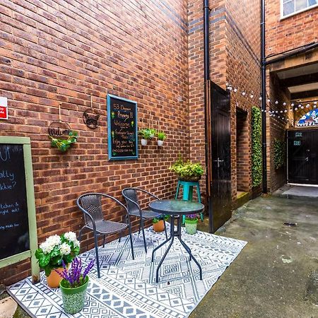 Stylish Chester City Centre Apartment By 53 Degrees Property, Ideal For Couples & Business Professionals - Sleeps 4 Eksteriør bilde